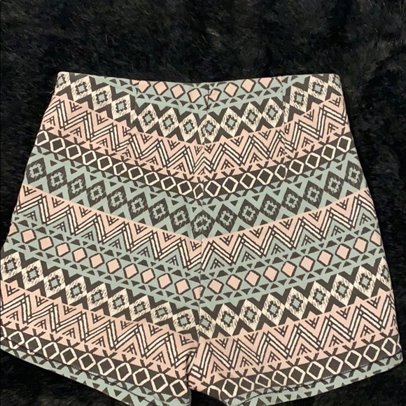 Patterned shorts - Picture 2 of 2
